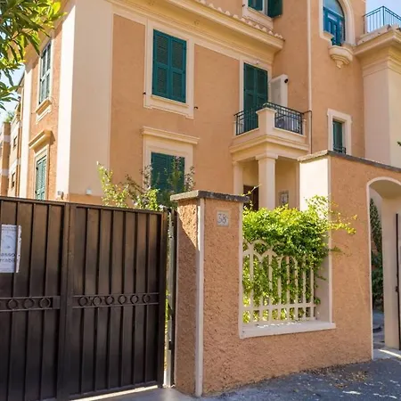 Apartment Romantica With Balcony Near San Giovanni