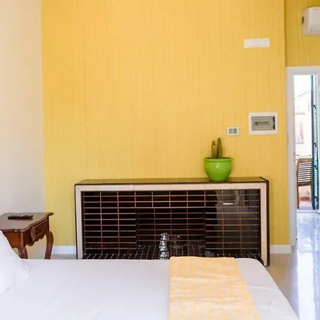 Romantica With Balcony Near San Giovanni Apartment Rome