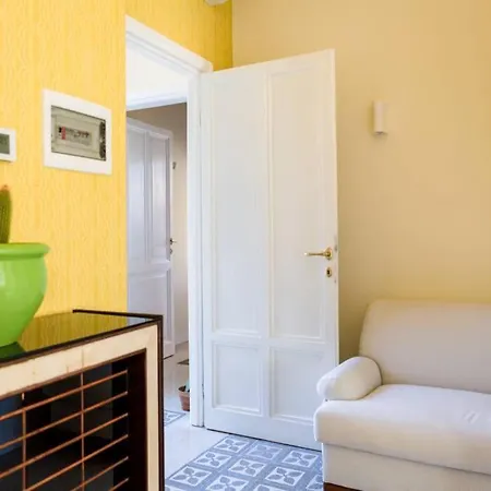 Romantica With Balcony Near San Giovanni Apartment Rome